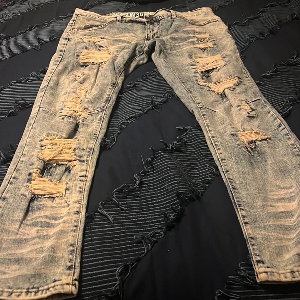 Distress jeans